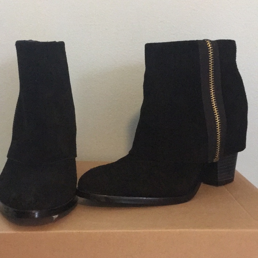 Black ankle boots with gold zipper